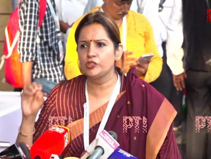 "This is a work to hurt the sentiments of Hindus, why is there a special session only during Ganeshotsav?", Priyanka chaturvedi on modi sarkar | "हिंदुंविरोधी काम का?"; संसदेच्या विशेष अधिवेशनावरुन शिवसेना आक्रमक "This is a work to hurt the sentiments of Hindus, why is there a special session only during Ganeshotsav?", Priyanka chaturvedi on modi sarkar | "हिंदुंविरोधी काम का?"; संसदेच्या विशेष अधिवेशनावरुन शिवसेना आक्रमक