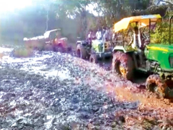 Non-subsidy and loan waivers; Just make the way to the farm! | नको अनुदान आणि कर्जमाफी; फक्त शेतात जायला रस्ता करून द्या! Non-subsidy and loan waivers; Just make the way to the farm! | नको अनुदान आणि कर्जमाफी; फक्त शेतात जायला रस्ता करून द्या!