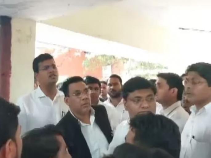 Shocking! Bullets fired into lawyer's chamber, atmosphere of fear in court area in gaziabaad | धक्कादायक! चेंबरमध्ये घुसून वकिलाची हत्या, कोर्ट परिसरात भीतीचं वातावरण Shocking! Bullets fired into lawyer's chamber, atmosphere of fear in court area in gaziabaad | धक्कादायक! चेंबरमध्ये घुसून वकिलाची हत्या, कोर्ट परिसरात भीतीचं वातावरण