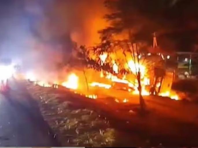 A bus full of 40 passengers overturned in the middle of the night, the car caught fire after the accident in telangana hyderabad | ४० प्रवाशांनी भरलेली बस मध्यरात्री पलटली; अपघातानंतर बस आगीत जळून खाक A bus full of 40 passengers overturned in the middle of the night, the car caught fire after the accident in telangana hyderabad | ४० प्रवाशांनी भरलेली बस मध्यरात्री पलटली; अपघातानंतर बस आगीत जळून खाक