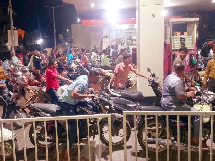 Strike of HPCL employees at Loni Kalbhor called off; Gasoline supply smooth | लोणी-काळभोरमधील एचपीसीएल कर्मचाऱ्यांचा संप मागे; पेट्रोल पुरवठा सुरळीत Strike of HPCL employees at Loni Kalbhor called off; Gasoline supply smooth | लोणी-काळभोरमधील एचपीसीएल कर्मचाऱ्यांचा संप मागे; पेट्रोल पुरवठा सुरळीत