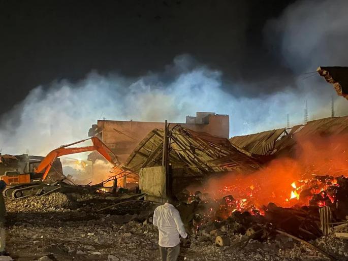 2 owners went to jail after 11 people were killed in case of firecracker blast | फटाका फॅक्टरी स्फोट; ११ जण ठार झाल्यानंतर २ मालक गेले तुरुंगात 2 owners went to jail after 11 people were killed in case of firecracker blast | फटाका फॅक्टरी स्फोट; ११ जण ठार झाल्यानंतर २ मालक गेले तुरुंगात