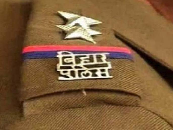Bihar: Two policemen attack judge | दोन पोलिसांचा न्यायाधीशांवर हल्ला, नोटीस जारी Bihar: Two policemen attack judge | दोन पोलिसांचा न्यायाधीशांवर हल्ला, नोटीस जारी