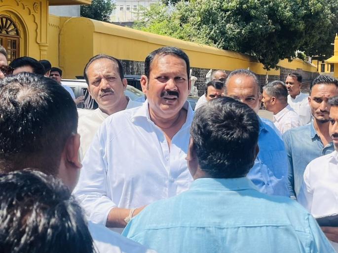 "Now, no more waiting for orders from Delhi"; Supporters of Udayanaraje bhosale gathered at Shivatirtha for loksabha Ticket | "आता, दिल्लीतून आदेशाची वाट पाहणार नाही"; उदयनराजे समर्थक शिवतिर्थवर जमले "Now, no more waiting for orders from Delhi"; Supporters of Udayanaraje bhosale gathered at Shivatirtha for loksabha Ticket | "आता, दिल्लीतून आदेशाची वाट पाहणार नाही"; उदयनराजे समर्थक शिवतिर्थवर जमले
