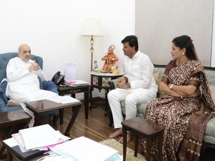 There is opposition from constituencies of amravati; Navneet Rana met Amit Shah | मतदारसंघातून होतोय विरोध; अमित शाह यांच्या भेटीनंतर नवनीत राणांनी स्पष्टच सांगितलं There is opposition from constituencies of amravati; Navneet Rana met Amit Shah | मतदारसंघातून होतोय विरोध; अमित शाह यांच्या भेटीनंतर नवनीत राणांनी स्पष्टच सांगितलं