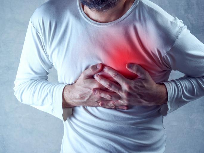 Young people can walk around heart attack! | चुकीची जीवनशैली... तरुणांना चालता-फिरता येतोय हार्ट अटॅक! Young people can walk around heart attack! | चुकीची जीवनशैली... तरुणांना चालता-फिरता येतोय हार्ट अटॅक!