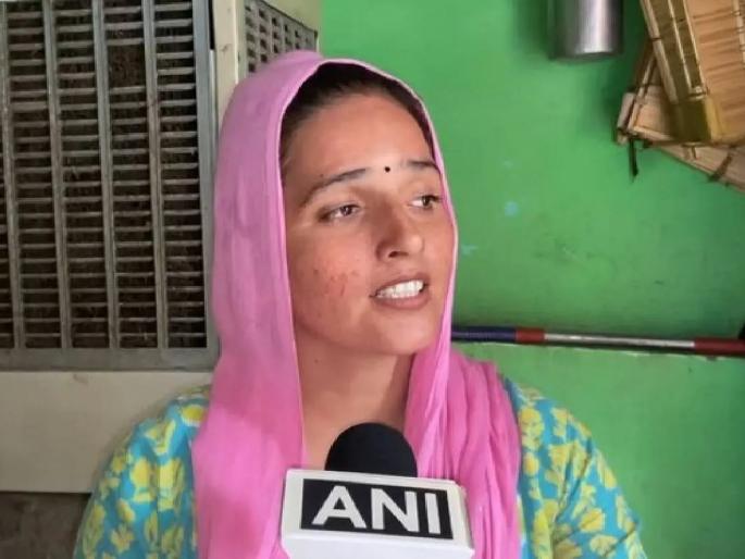 Seema Haider was thoroughly interrogated the next day as well | सीमा हैदरची दुसऱ्या दिवशीही कसून चौकशी, ७० हजाराचा मोबाईल खरेदी Seema Haider was thoroughly interrogated the next day as well | सीमा हैदरची दुसऱ्या दिवशीही कसून चौकशी, ७० हजाराचा मोबाईल खरेदी