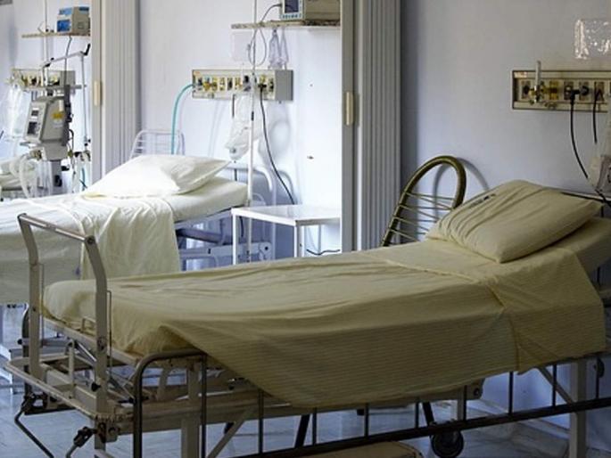 Oxygen shortage in private Kovid hospitals in Bhiwandi; Anxiety of relatives increased | भिवंडीत खासगी कोविड रुग्णालयांमध्ये ऑक्सिजनचा तुटवडा; नातेवाईकांची चिंता वाढली Oxygen shortage in private Kovid hospitals in Bhiwandi; Anxiety of relatives increased | भिवंडीत खासगी कोविड रुग्णालयांमध्ये ऑक्सिजनचा तुटवडा; नातेवाईकांची चिंता वाढली