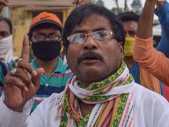 The Kashmir Files: Bomb attack on BJP MP returning from 'The Kashmir Files' in west bengal MP jagannath sarkar | The Kashmir Files: 'द काश्मीर फाईल्स' पाहून परतणाऱ्या भाजप खासदारावर बॉम्ब हल्ला The Kashmir Files: Bomb attack on BJP MP returning from 'The Kashmir Files' in west bengal MP jagannath sarkar | The Kashmir Files: 'द काश्मीर फाईल्स' पाहून परतणाऱ्या भाजप खासदारावर बॉम्ब हल्ला