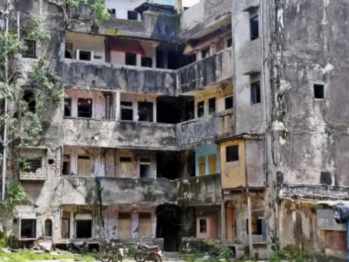 Even if I die, I will not leave the house in the scary building | मेलो तरी बेहत्तर, पण धाेकादायक इमारतीमधील घर नाही सोडणार Even if I die, I will not leave the house in the scary building | मेलो तरी बेहत्तर, पण धाेकादायक इमारतीमधील घर नाही सोडणार