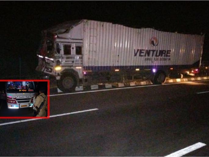 Accident: 2 killed, 15 injured in container bus crash in up itawa | Accident: कंटेनरची टुरिस्ट बसला धडक, भीषण अपघातात 2 ठार 15 जखमी Accident: 2 killed, 15 injured in container bus crash in up itawa | Accident: कंटेनरची टुरिस्ट बसला धडक, भीषण अपघातात 2 ठार 15 जखमी