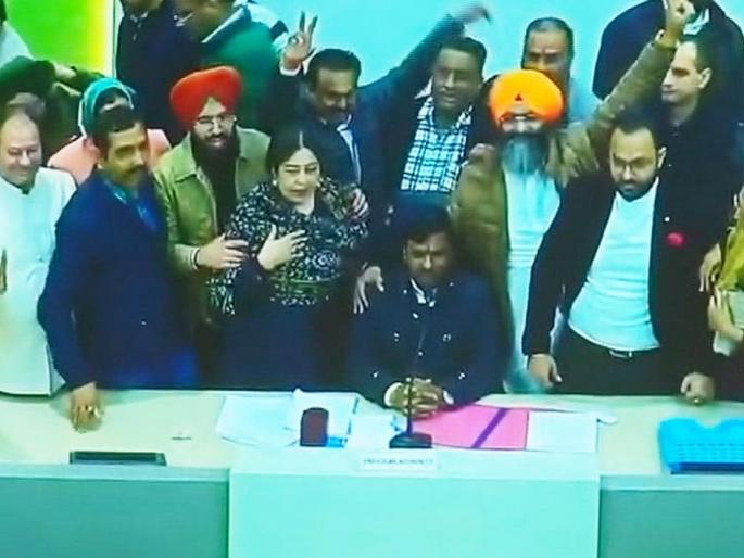 Tampering with ballot papers in elections is a mockery of democracy; The Supreme Court reprimanded | निवडणुकीत मतपत्रिकांशी छेडछाड; सुप्रीम कोर्टाने फटकारले, दिले महत्त्वाचे आदेश Tampering with ballot papers in elections is a mockery of democracy; The Supreme Court reprimanded | निवडणुकीत मतपत्रिकांशी छेडछाड; सुप्रीम कोर्टाने फटकारले, दिले महत्त्वाचे आदेश