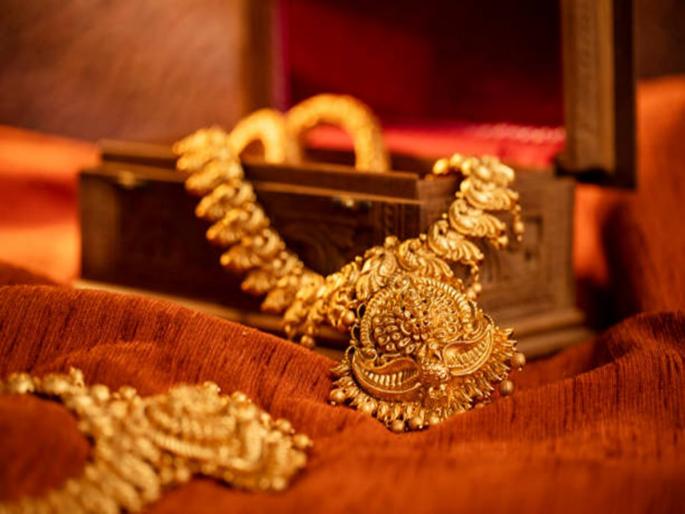 Seven tolas of gold jewelery stolen; Police complaint of 71-year-old man | सात तोळे सोन्याचे दागिने चोरीला; ७१ वर्षीय वृद्धाची पोलीस तक्रार Seven tolas of gold jewelery stolen; Police complaint of 71-year-old man | सात तोळे सोन्याचे दागिने चोरीला; ७१ वर्षीय वृद्धाची पोलीस तक्रार