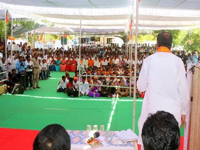 BJP's 'booth politics', target of two booths for every office bearer | भाजपचे ‘बूथ पॉलिटिक्स’, प्रत्येक पदाधिकाऱ्याला दोन बुथचे टार्गेट BJP's 'booth politics', target of two booths for every office bearer | भाजपचे ‘बूथ पॉलिटिक्स’, प्रत्येक पदाधिकाऱ्याला दोन बुथचे टार्गेट