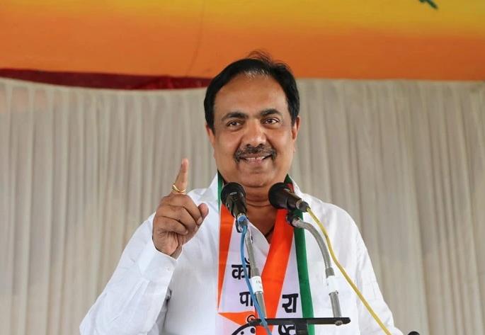 NCP is also on the way of 'Congress', party workers too in jalgaon, Jayant Patil rally | Jayant Patil: राष्ट्रवादीही ‘काँग्रेस’च्याच वाटेवर, पक्षातील कार्यकर्त्यांचीही वानवा