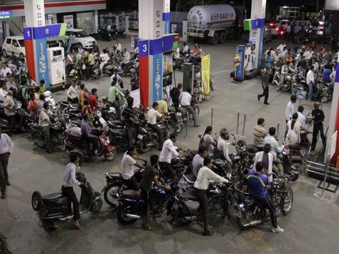 Rumors that petrol pumps will remain closed; The association gave an explanation in pune | पेट्रोल पंप बंद राहणार ही अफवाच; असोसिएशनकडून महत्त्वाचं स्पष्टीकरण Rumors that petrol pumps will remain closed; The association gave an explanation in pune | पेट्रोल पंप बंद राहणार ही अफवाच; असोसिएशनकडून महत्त्वाचं स्पष्टीकरण