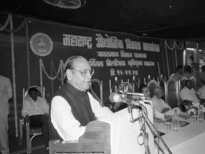Jawaharlal Darda Babuji is a gifted artist who cultivates human sensibilities | वाचनीय लेख - मानवी संवेदना जोपासणारे कलासक्त बाबूजी Jawaharlal Darda Babuji is a gifted artist who cultivates human sensibilities | वाचनीय लेख - मानवी संवेदना जोपासणारे कलासक्त बाबूजी