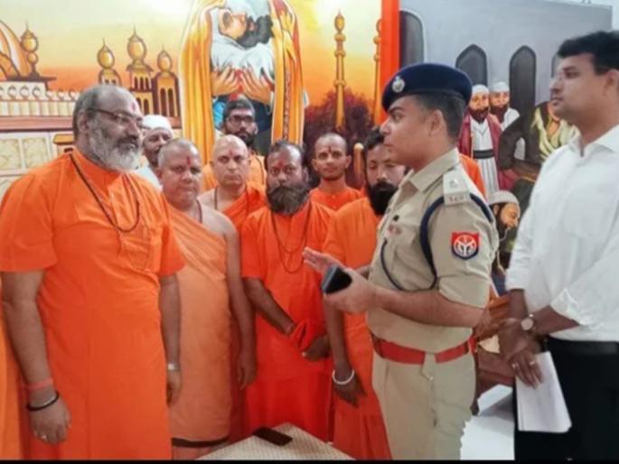 Mahant's office Rally banned in UP, Narasimhanand Giri 3 days house arrest | युपीत महंतांच्या पदत्रायेला बंदी, यती नरसिंहानंद गिरींना ३ दिवस नजरकैद