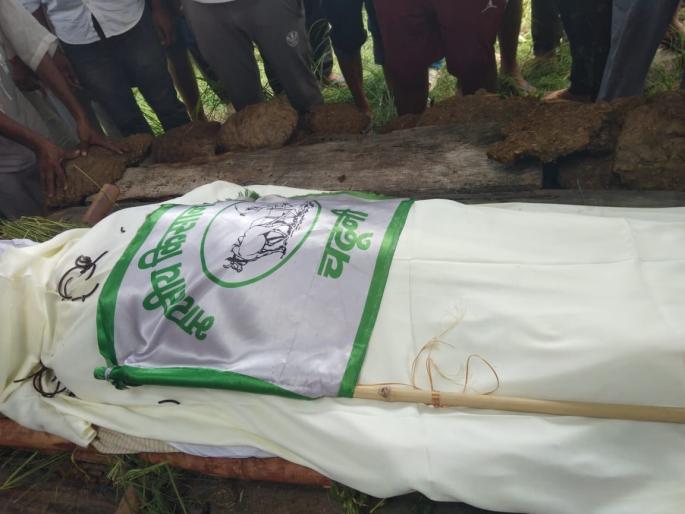 This is a sacrifice ... the death of a farmer who was injured in a police beating karnal haryana | हे तर बलिदान... पोलिसांच्या मारहाणीत जखमी झालेल्या शेतकऱ्याचा मृत्यू This is a sacrifice ... the death of a farmer who was injured in a police beating karnal haryana | हे तर बलिदान... पोलिसांच्या मारहाणीत जखमी झालेल्या शेतकऱ्याचा मृत्यू