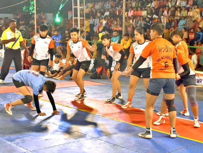 All India Open Kabaddi Tournament Begins on Time in akola | अखिल भारतीय खुल्या कबड्डी स्पर्धेला सुरुवात; देशभरातून पुरुषांचे २०, महिलांचे १० संघ All India Open Kabaddi Tournament Begins on Time in akola | अखिल भारतीय खुल्या कबड्डी स्पर्धेला सुरुवात; देशभरातून पुरुषांचे २०, महिलांचे १० संघ