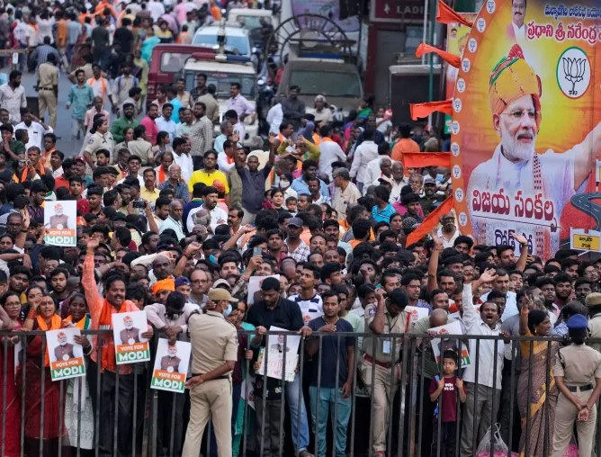 Let the expenses be, limit at 95 lakhs; Release of price list for campaigning in elections | होऊ दे खर्च, मर्यादा 95 लाखांवर; निवडणुकीत प्रचारासाठी दरपत्रक जारी Let the expenses be, limit at 95 lakhs; Release of price list for campaigning in elections | होऊ दे खर्च, मर्यादा 95 लाखांवर; निवडणुकीत प्रचारासाठी दरपत्रक जारी