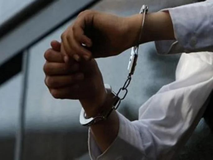 Re-intoxication of prisoner taken for medical treatment in jalgaon, police on suspect | वैद्यकिय उपचारासाठी नेलेल्या कैद्याचे पुन्हा मद्यप्राशन, कैदी पार्टी पोलीस रडावर? Re-intoxication of prisoner taken for medical treatment in jalgaon, police on suspect | वैद्यकिय उपचारासाठी नेलेल्या कैद्याचे पुन्हा मद्यप्राशन, कैदी पार्टी पोलीस रडावर?