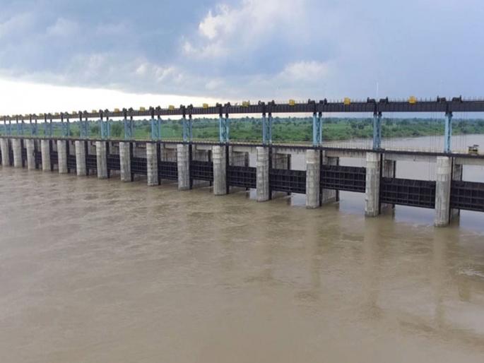 The water level of Tapi increased, the gates of Sarangkheda and Prakash barrages were opened | तापीची पाणीपातळी वाढली, सारंगखेडा व प्रकाशा बॅरेजचे दरवाजे उघडले The water level of Tapi increased, the gates of Sarangkheda and Prakash barrages were opened | तापीची पाणीपातळी वाढली, सारंगखेडा व प्रकाशा बॅरेजचे दरवाजे उघडले