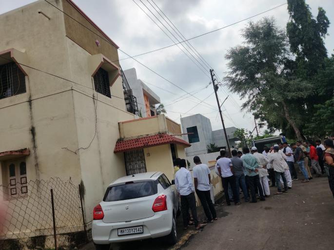 Big Crime incident in Barshi: Teacher husband hanged himself after killing his wife and child | बार्शीतील मोठी घटना; पत्नी अन् मुलाची हत्या करून शिक्षक पतीने घेतला गळफास Big Crime incident in Barshi: Teacher husband hanged himself after killing his wife and child | बार्शीतील मोठी घटना; पत्नी अन् मुलाची हत्या करून शिक्षक पतीने घेतला गळफास