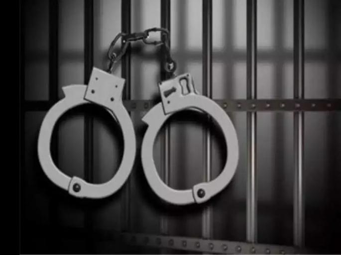 A case against two suspicious loitering near police station lockup in solapur | पोलीस ठाण्याच्या लॉकअपजवळ संशयास्पद फिरणाऱ्या दोघांविरुद्ध गुन्हा A case against two suspicious loitering near police station lockup in solapur | पोलीस ठाण्याच्या लॉकअपजवळ संशयास्पद फिरणाऱ्या दोघांविरुद्ध गुन्हा