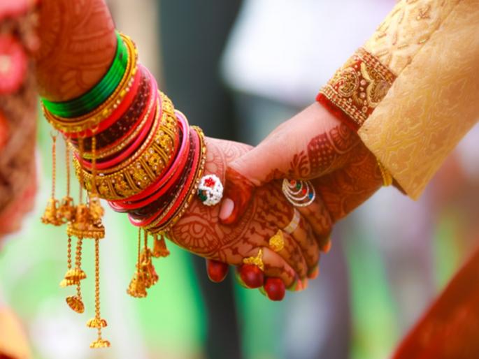 Simultaneous suicide of husband and wife in Chiplun | पती-पत्नीने एकाच वेळी संपवले जीवन; नदीपात्रात आढळले मृतदेह Simultaneous suicide of husband and wife in Chiplun | पती-पत्नीने एकाच वेळी संपवले जीवन; नदीपात्रात आढळले मृतदेह