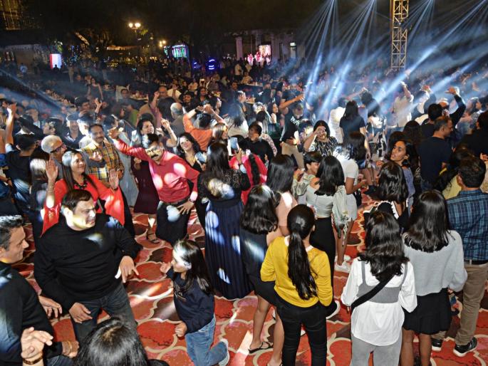 Kolhapur welcomed the new year with new hope and new hope in kolhapur | नवी उमेद, नव्या आशा बाळगत कोल्हापुरात नववर्षाचे स्वागत जल्लोषात Kolhapur welcomed the new year with new hope and new hope in kolhapur | नवी उमेद, नव्या आशा बाळगत कोल्हापुरात नववर्षाचे स्वागत जल्लोषात