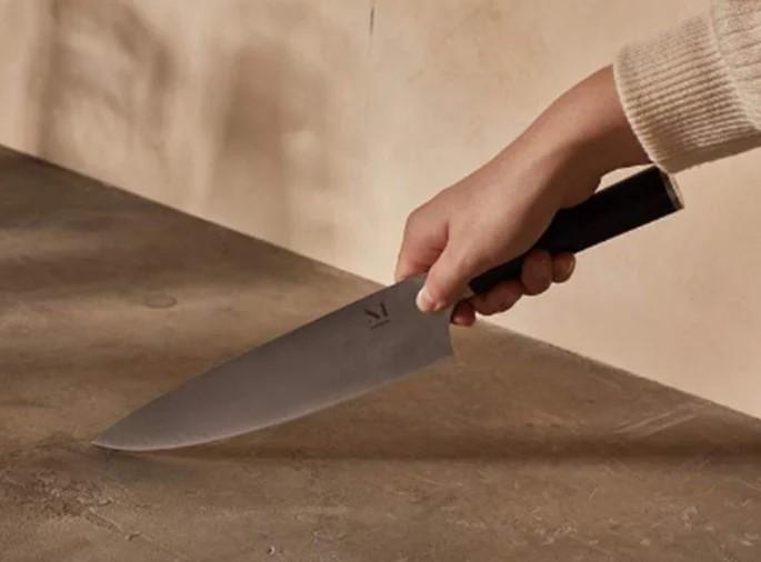 Crime News : Seven or eight women robbed the cyclist at gunpoint in solapur | Crime News : सात-आठ महिलांनी दुचाकीस्वाराला चाकूचा धाक दाखवून लुटले