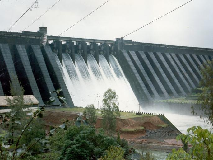 Discharge of 38,631 cusecs of water from Koyna Dam, alert to riverside villages | कोयना धरणातून 38,631 क्युसेस पाण्याचा विसर्ग, नदी काठच्या गावांना सतर्कतेचा इशारा Discharge of 38,631 cusecs of water from Koyna Dam, alert to riverside villages | कोयना धरणातून 38,631 क्युसेस पाण्याचा विसर्ग, नदी काठच्या गावांना सतर्कतेचा इशारा