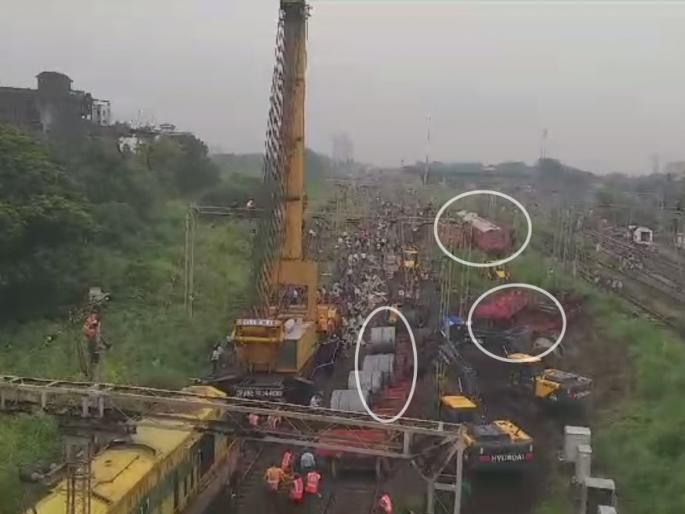 Huge cranes arrived; The work of removing the coaches of the freight train started on a war footing | Video: मोठ-मोठ्या क्रेन आल्या; मालगाडीचे डब्बे हटविण्याचे काम युद्धपातळीवर Huge cranes arrived; The work of removing the coaches of the freight train started on a war footing | Video: मोठ-मोठ्या क्रेन आल्या; मालगाडीचे डब्बे हटविण्याचे काम युद्धपातळीवर