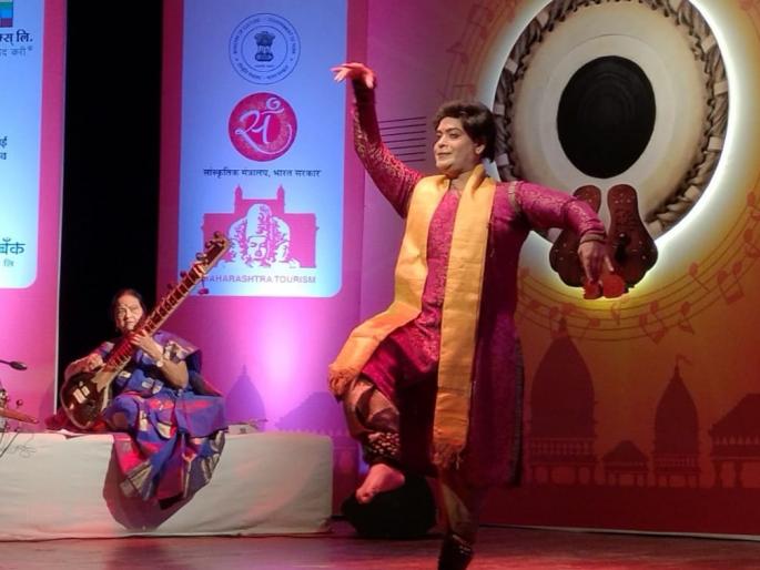 With Shyam Kalyan Bandish, lovers mesmerize with Kathak Jugalbandi | श्याम कल्याण बंदिशसह, कथ्थक जुगलबंदीने रसिक मंत्रमुग्ध With Shyam Kalyan Bandish, lovers mesmerize with Kathak Jugalbandi | श्याम कल्याण बंदिशसह, कथ्थक जुगलबंदीने रसिक मंत्रमुग्ध