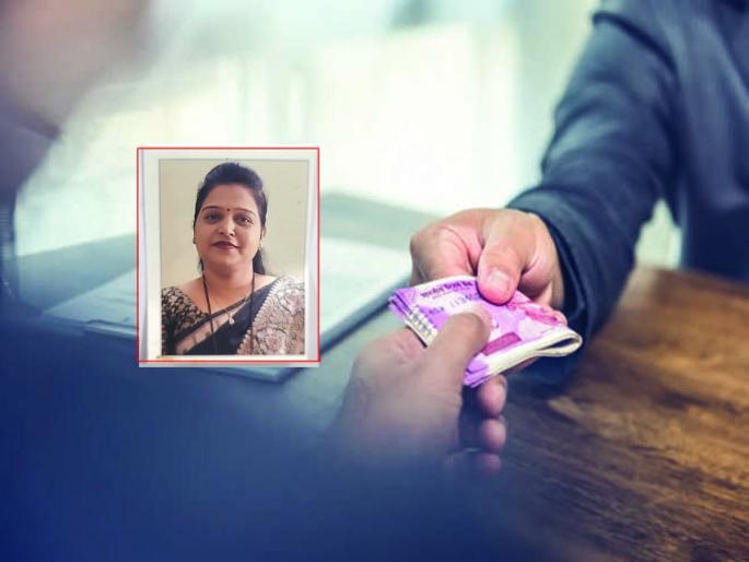 Agricultural assistant woman arrested with child while taking extortion of 10 lakhs | १० लाखांची खंडणी घेताना कृषी सहायक महिलेला मुलासह अटक Agricultural assistant woman arrested with child while taking extortion of 10 lakhs | १० लाखांची खंडणी घेताना कृषी सहायक महिलेला मुलासह अटक