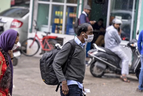 769 corona patients registered in 24 hours in Raigad, fear among citizens | रायगडमध्ये 24 तासांमध्ये 769 कोरोना रुग्णांची नोंद, नागरिकांमध्ये भिती 769 corona patients registered in 24 hours in Raigad, fear among citizens | रायगडमध्ये 24 तासांमध्ये 769 कोरोना रुग्णांची नोंद, नागरिकांमध्ये भिती