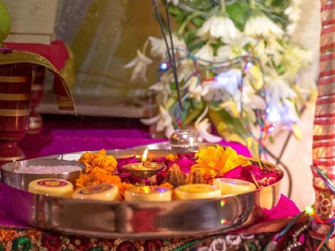 After Lakshmi Pujan, theft of 10 lakhs along with the idol, sleeping with the door open became expensive | लक्ष्मीपूजन झाल्यावर मूर्तीसह १० लाखांचा ऐवज चोरी; दरवाजा उघडे ठेवून झोपणे महागात After Lakshmi Pujan, theft of 10 lakhs along with the idol, sleeping with the door open became expensive | लक्ष्मीपूजन झाल्यावर मूर्तीसह १० लाखांचा ऐवज चोरी; दरवाजा उघडे ठेवून झोपणे महागात