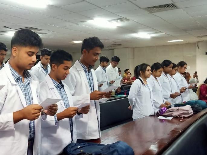 The cut off for 'medical' has come down; There is also a possibility of political pressure | ‘वैद्यकीय’चा कट ऑफ आला खाली; राजकीय दबावसुद्धा असण्याची शक्यता The cut off for 'medical' has come down; There is also a possibility of political pressure | ‘वैद्यकीय’चा कट ऑफ आला खाली; राजकीय दबावसुद्धा असण्याची शक्यता