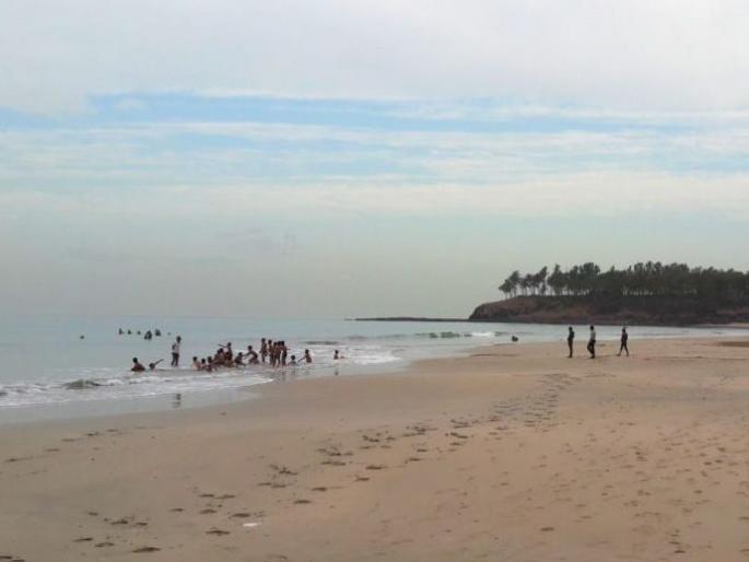 6 Aurangabad drowned in Kashid Sea Raigad, 4 saved; 1 dead, 1 missing | काशिद समुद्रात औरंगाबादचे ६ जण बुडाले, चौघांना वाचवलं; एकाचा मृत्यू, १ बेपत्ता 6 Aurangabad drowned in Kashid Sea Raigad, 4 saved; 1 dead, 1 missing | काशिद समुद्रात औरंगाबादचे ६ जण बुडाले, चौघांना वाचवलं; एकाचा मृत्यू, १ बेपत्ता