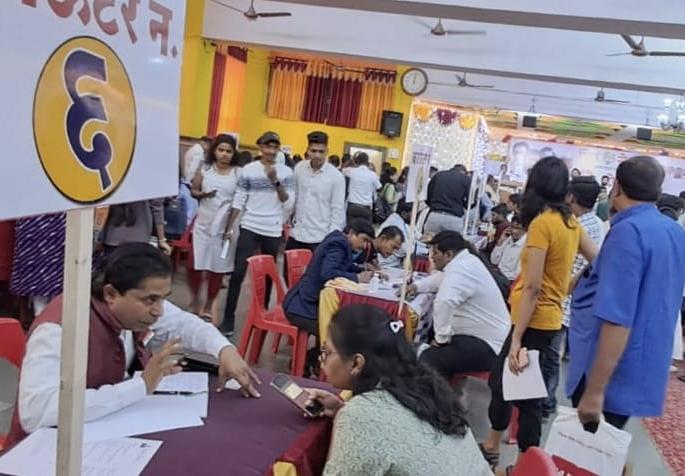 Spontaneous response to 'Rojgar Apna Dari' rally in Kalyan; Hundreds got appointment letters | कल्याणमध्ये 'रोजगार आपल्या दारी' मेळाव्यास उत्स्फूर्त प्रतिसाद; शेकडोंना नियुक्तीपत्रे Spontaneous response to 'Rojgar Apna Dari' rally in Kalyan; Hundreds got appointment letters | कल्याणमध्ये 'रोजगार आपल्या दारी' मेळाव्यास उत्स्फूर्त प्रतिसाद; शेकडोंना नियुक्तीपत्रे