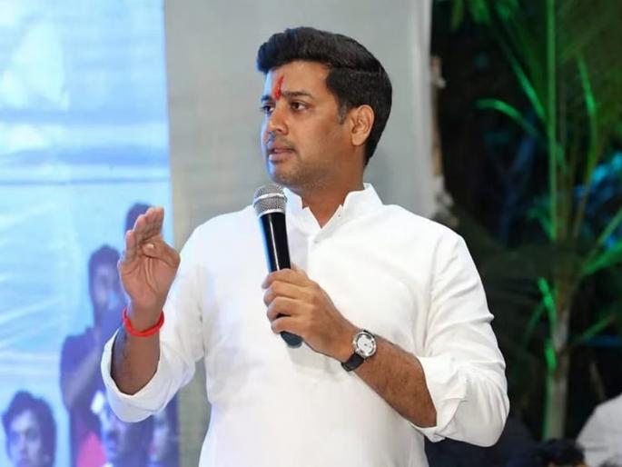 "One used to go to Sambhajinagar and the other to Hyderabad to bring Aditya Thackeray's sandwich.", Shrikant Shinde | "त्यांचं सँडविच आणायला एक संभाजीनगरला तर दुसरा हैदराबादला जायचा" "One used to go to Sambhajinagar and the other to Hyderabad to bring Aditya Thackeray's sandwich.", Shrikant Shinde | "त्यांचं सँडविच आणायला एक संभाजीनगरला तर दुसरा हैदराबादला जायचा"