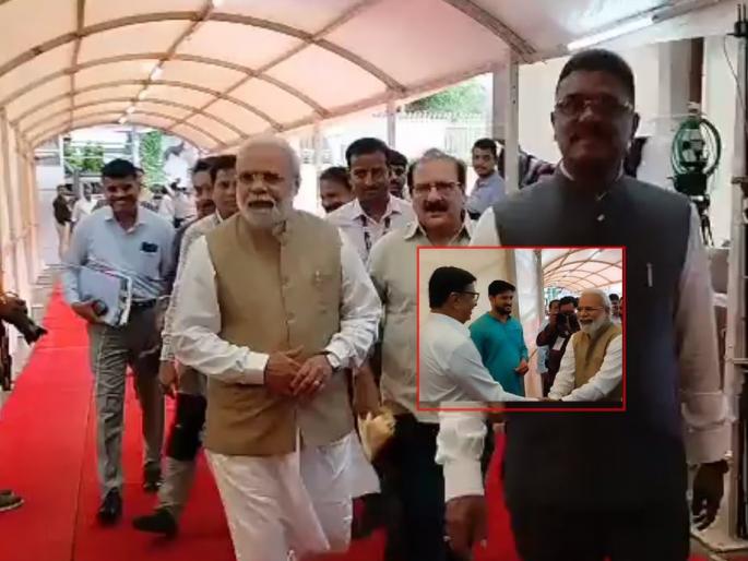 Video: Modi came... Modi came... and chaos broke out outside the Maharashtra Legislature Hall, vikas mahante modi duplicate in vidhansabha | Video: मोदी आले... मोदी आले... अन् महाराष्ट्र विधिमंडळ परिसरात उडाली एकच धांदल Video: Modi came... Modi came... and chaos broke out outside the Maharashtra Legislature Hall, vikas mahante modi duplicate in vidhansabha | Video: मोदी आले... मोदी आले... अन् महाराष्ट्र विधिमंडळ परिसरात उडाली एकच धांदल