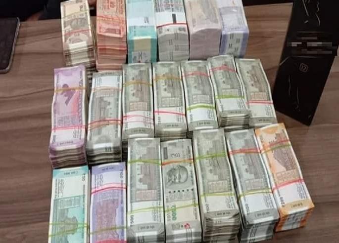 3787 raids by Income Tax Department in five years | देशात पाच वर्षांत प्राप्तिकर विभागाच्या ३७८७ धाडी