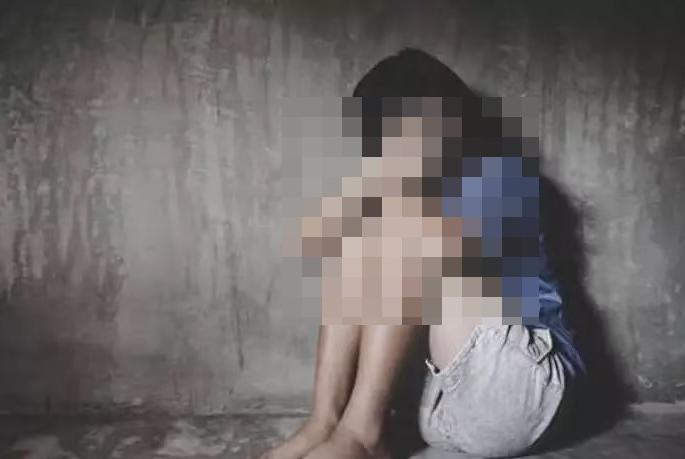 A minor girl was raped by 30 people in Dombivali, Mumbai, crime news | पुन्हा हादरली मुंबई, डोंबिवलीत 30 जणांकडून अल्पवयीन मुलीवर बलात्कार