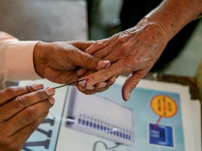 The first voters of Maharashtra live in Gujarat | महाराष्ट्रातील पहिल्या मतदार राहतात गुजरातेत The first voters of Maharashtra live in Gujarat | महाराष्ट्रातील पहिल्या मतदार राहतात गुजरातेत