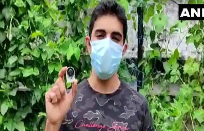 Kerala B-Tech student designs 'masks with mics' to ease communication amid Covid | मास्क घालून बोला बिनधास्त, इंजिनिअरनं बनवला माईकवाला मास्क