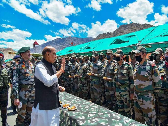 Get ready ... Recruitment of 40,000 soldiers in the next 7 months | लागा तयारीला... सैन्य दलात पुढील 7 महिन्यात 40 हजार जवानांची होणार भरती Get ready ... Recruitment of 40,000 soldiers in the next 7 months | लागा तयारीला... सैन्य दलात पुढील 7 महिन्यात 40 हजार जवानांची होणार भरती