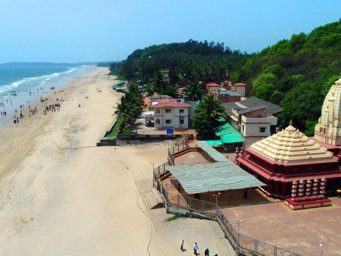 Angels ran ... Success in rescuing three drowning in the sea due to Ganpatipule | देवदूत धावले... गणपतीपुळे समुद्रात बुडणाऱ्या तिघांना वाचवण्यात यश