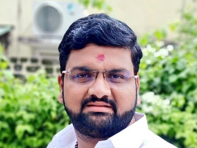 Eknath Shinde's ShivSena district chief accused in solapur; Four wheeler vehicle was taken, no money was paid | शिंदेंच्या शिवसेना जिल्हाप्रमुखाकडून दमदाटी; चारचाकी वाहन नेले, पैसेच नाही दिले Eknath Shinde's ShivSena district chief accused in solapur; Four wheeler vehicle was taken, no money was paid | शिंदेंच्या शिवसेना जिल्हाप्रमुखाकडून दमदाटी; चारचाकी वाहन नेले, पैसेच नाही दिले